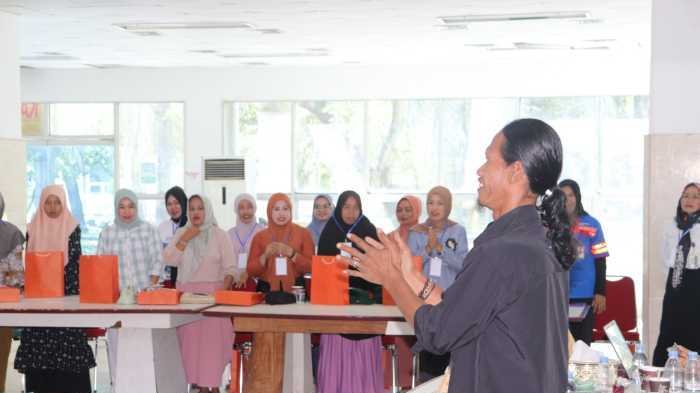 Puluhan IRT di Maros Dapat Pelatihan dari Semen Bosowa, Olah Sampah Rumah Tangga