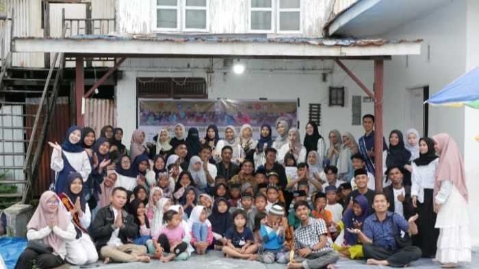 Dalam Kolaborasi Ramadhan 2025, 14 Komunitas Kompak Berbagi Kebahagiaan bersama Anak-anak di Perkampungan Nelayan Cilallang, Majene
