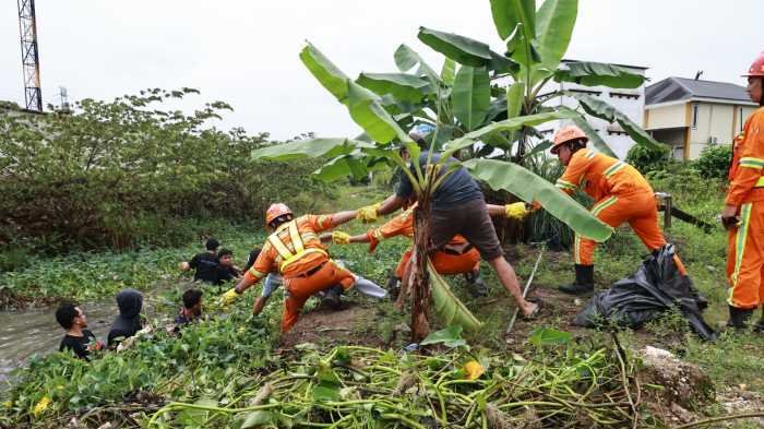BTIIG Ikut Jaga Lingkungan, Tanam Pohon Hingga Bersih-Bersih Saluran Drainase