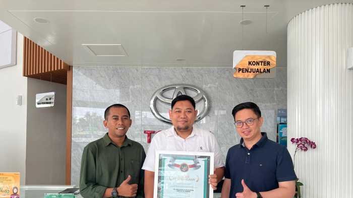 Kalla Toyota Alauddin Raih Penghargaan Bengkel Terbaik dalam Pengelolaan Limbah Berbahaya dan Beracun