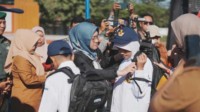 20.390 Siswa SD dan SMP di Gowa Dapat Seragam Gratis