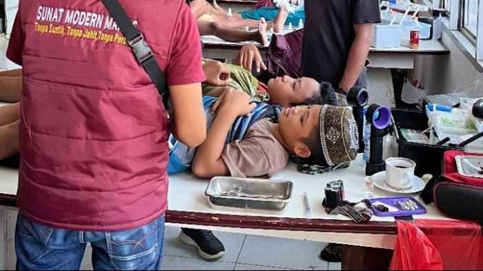 80 Anak di Desa Tukamasea dan Desa Baruga Maros Ikut Sunat Gratis