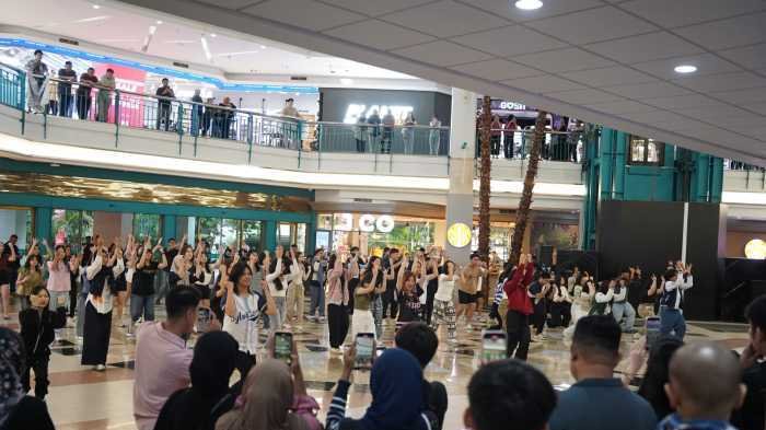 Serunya Flashmob Mahasiswa UC di MaRI, Tanda Dibukanya Tahun Ajaran Baru