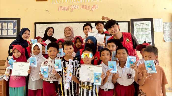 KKN Tematik Literasi Unhas Dorong Anak Borissallo Jadi Cerdas Mengulas Buku