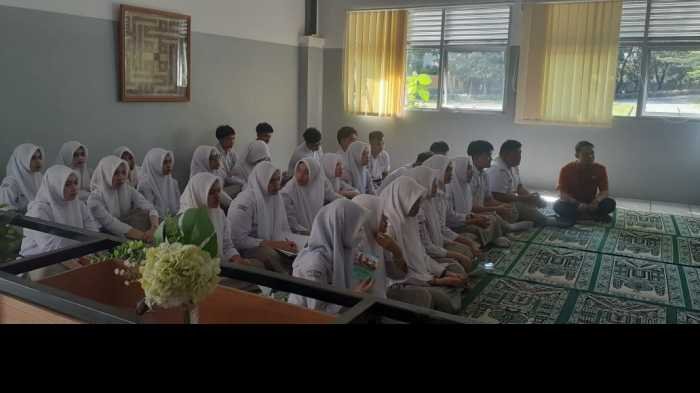 Perwakilan ECU Australia Sosialisasi di SMA Aihirah Baruga