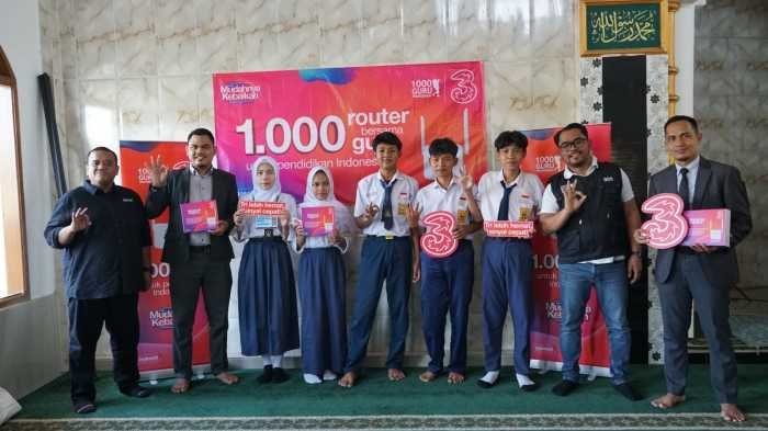 400 Sekolah di Pelosok Indonesia Dapat 1.000 Router Internet dan Tri