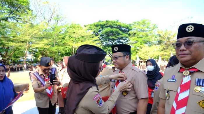 Wabup Gowa Terima Tanda Penghargaan Dari Bupati Gowa  