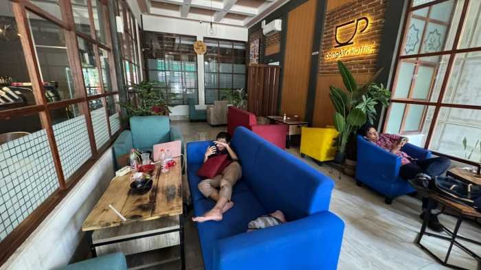 Cangkiri Koffie Tempat Nongkrong Cozy Ramah Kantong di Makassar, Ini Pilihan Menunya