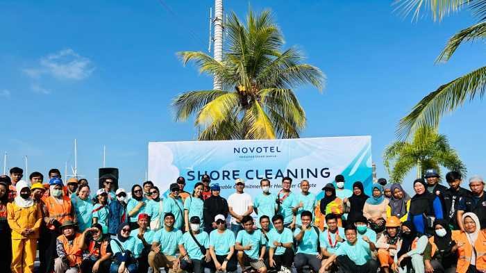 Novotel Makassar Gelar Aksi Bersih Pantai Losari, 500 Kg Sampah Berhasil Dikumpulkan