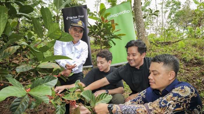 Tokopedia dan TikTok Shop Beri Dukungan Nyata untuk Petani Kopi 