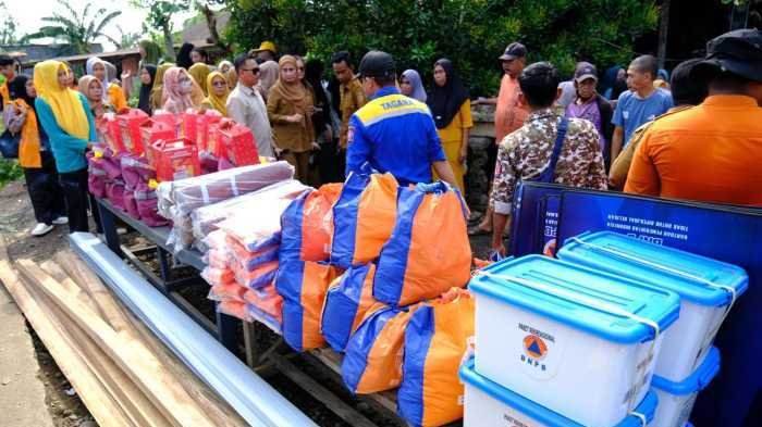 Diterjang Puting Beliung, 140 Rumah Di Borongrappo Mendapat Bantuan   
