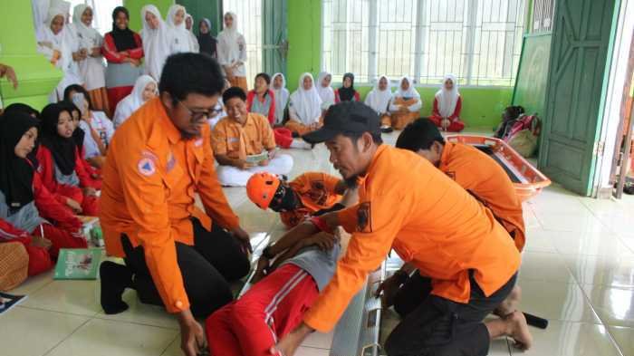 Siswa SMA 8 Mandai Belajar Jadi Penolong Sejak Dini