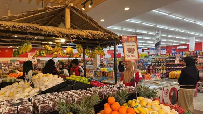 Promo Grand Opening Alfamidi Super Metro Tanjung Bunga, Mangga Seplastik hanya Rp20 Ribu