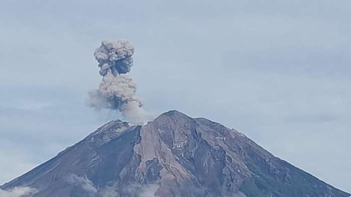 Gunung Semeru Erupsi 115 Kali dalam 24 Jam, Masuki Level Waspada