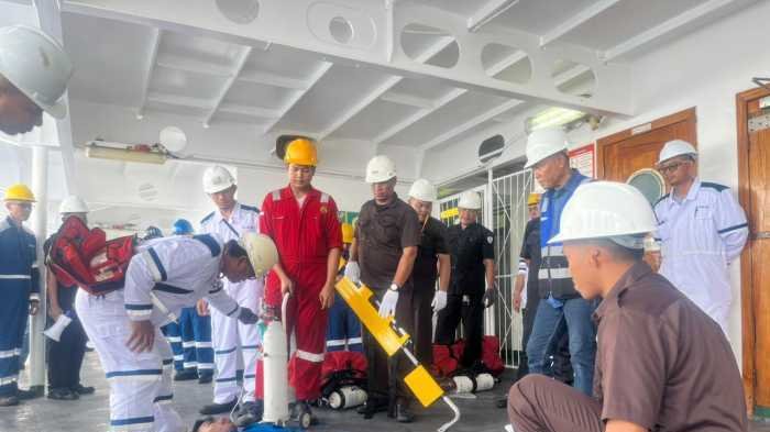 Jelang Nataru, Dirut PELNI Berlayar Cek Kesiapsiagaan Awak Kapal KM Labobar