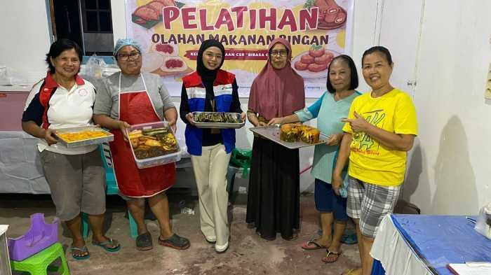  Ibu-Ibu Bibasa Go Roa Dilatih Bikin dan Jual Olahan Makanan Ringan Khas