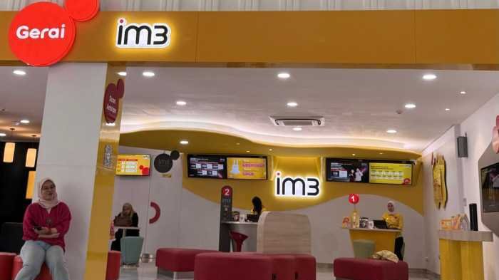 BERITA FOTO: Suasana Pelayanan Gerai IM3 di Galeri Indosat Makassar