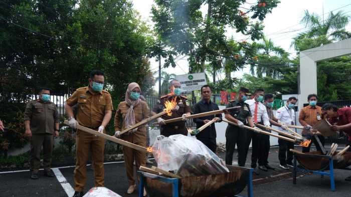 Pemkab dan Kejari Gowa Musnahkan Uang Rupiah Palsu  