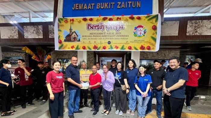 Jelang Natal, Phinisi Hospitality Indonesia Gelar Aksi Bersih-Bersih di Tiga Gereja 