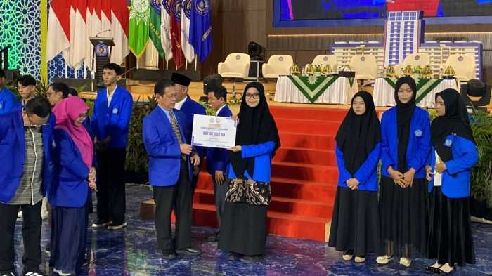 15 Mahasiswa Unismuh Makassar Ini Dapat Beasiswa BUMM 100 Persen, 3 Mahasiswa Pendidikan Dokter Ditanggung Full Rp330 Juta