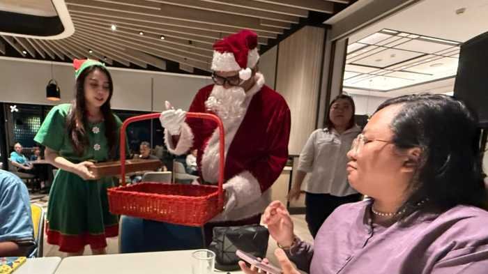 Hyatt Place Makassar Hadirkan Sinterklas Perkenalkan Rangkaian Sparkle and Shine, 11 Hari Kemeriahan Natal