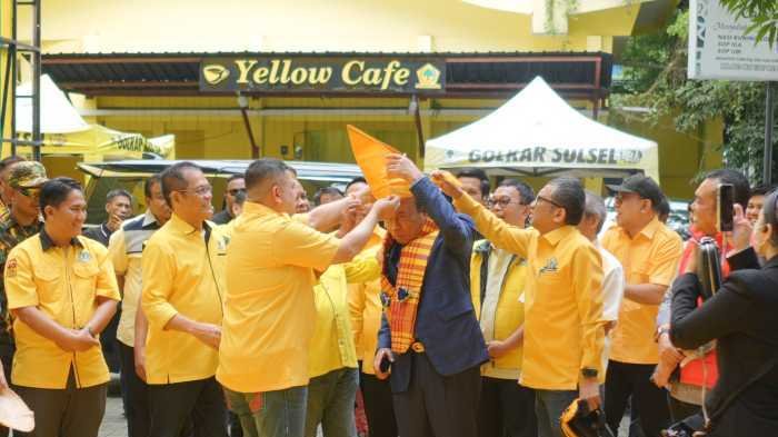 Munafri Arifuddin Jemput Muhidin M Said, Kalungkan Karangan Bunga dan Pakaikan Passapu