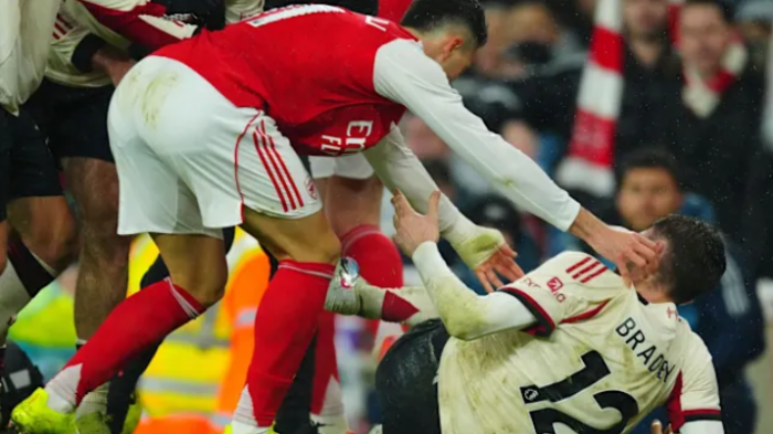 Heboh di Emirates! Conor Bradley Cedera Parah, Aksi Martinelli Bikin Arne Slot Murka