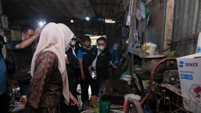 Lihat Langsung Kondisi Warga Miskin, Bupati Gowa Fasilitasi Kesehatan dan Rumah Layak Huni 