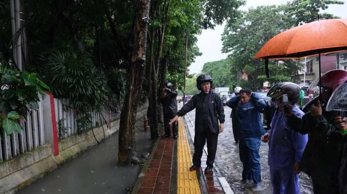 Bupati Gowa Turun Langsung Cek Genangan di Pusat Kota Sungguminasa 