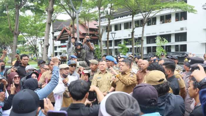 Tolak Penertiban Pasar dan Parkir, Jukir dan Pedagang  Pabaeng-baeng Datangi Balai Kota