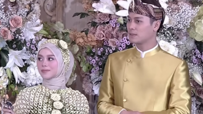 Gender Reveal Anak Ketiga Lesti Kejora, Warna Pink Pecah di Panggung dan Disambut Haru