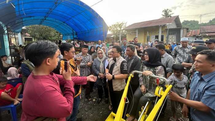 Giliran Petani Bontomarannu Terima Hand Traktor dari Kementan RI 