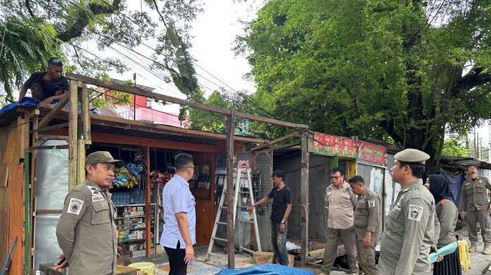 19 Lapak PKL di Trotoar Jalan Sultan Alauddin Makassar Ditertibkan