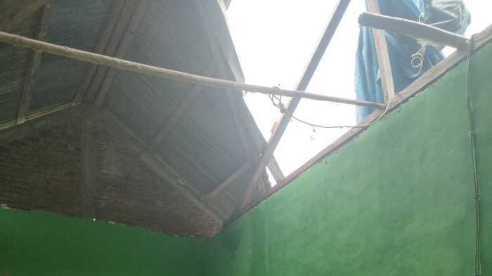 Angin Puting Beliung Rusak Rumah Warga Cenrana Maros