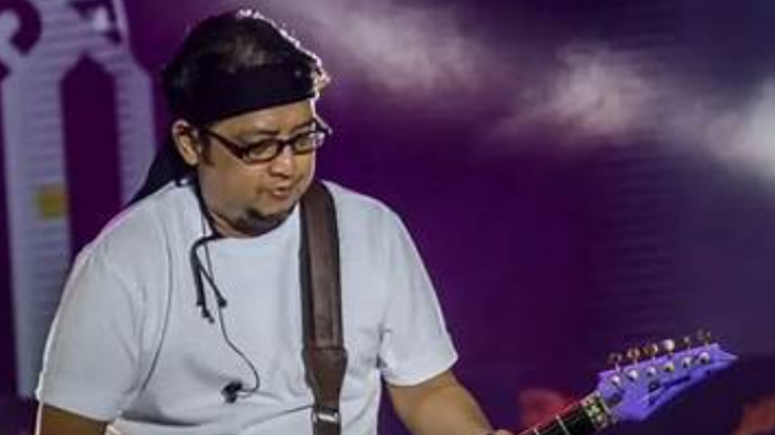 Bakti Terakhir Apoy Wali Band untuk Sang Ayah: Dari Azan Kelahiran hingga Liang Lahad