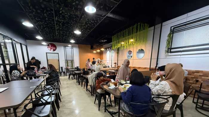 Warkop Om Ben Buka Gerai di Mall Panakkukang, Yuk Coba Mie Pangsit Legendaris