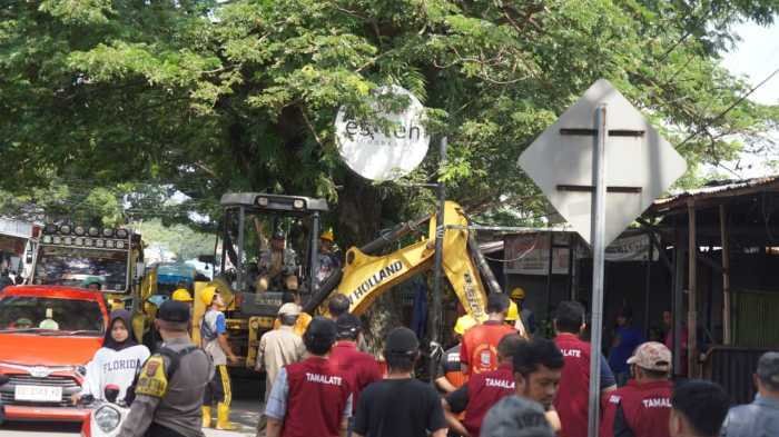  Lapak PKL Depan Pacuan Kuda dan Gedung Juang 45 Ditertibkan, Terungkap Dugaan Sewa Fasum hingga 30 Tahun