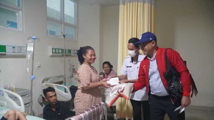 IKA Unhas Salurkan Bantuan untuk 89 Pasien Kurang Mampu di RSUD Syekh Yusuf Gowa