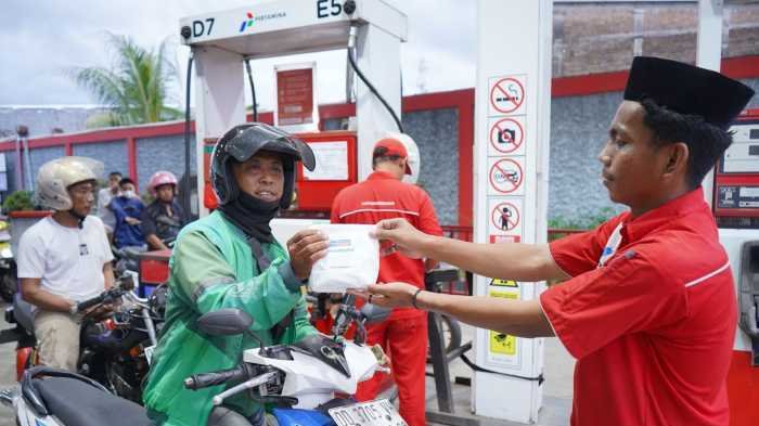 Pertamina Patra Niaga Regional Sulawesi Bagikan Takjil di 178 SPBU Selama Ramadan 1447 H