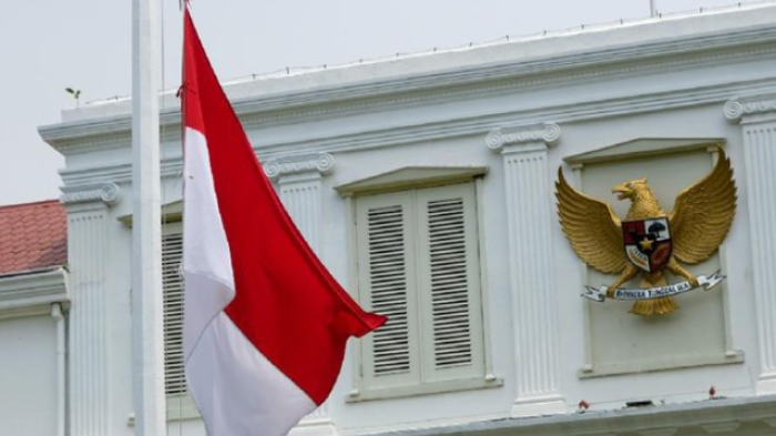Bendera Setengah Tiang Bukan Sekadar Simbol, Ini Dimensi Hukum dan Disiplinnya