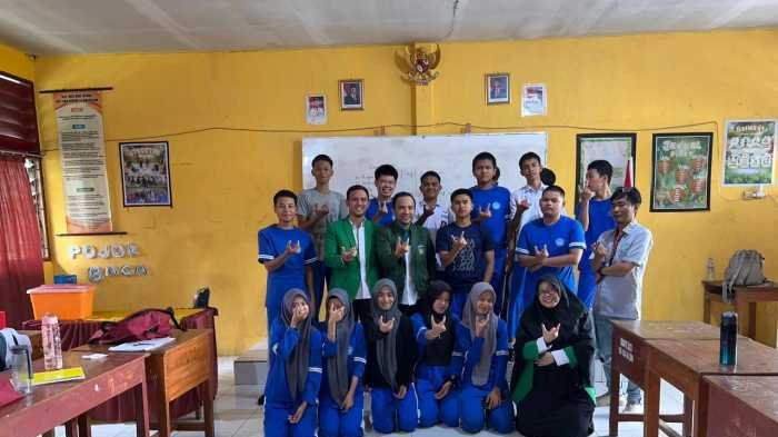 Dosen UMI Ajar Siswa SMA 14 Makassar Cara Cerdas Bermedia Sosial dan Tangkal Hoaks