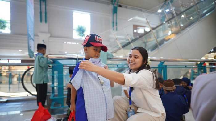 Pertamina Ajak Anak Panti Asuhan Belanja Baju Lebaran