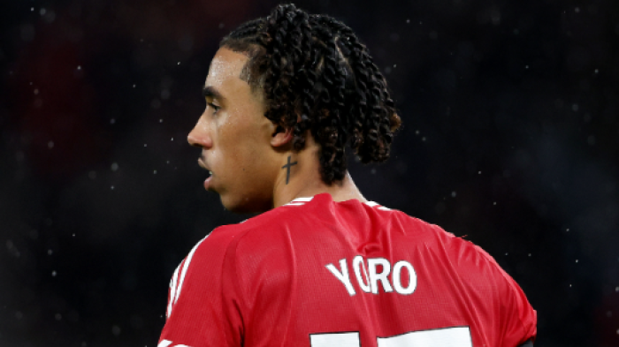 Leny Yoro Bangkit, Manchester United Hadapi Dilema Baru di Era Carrick