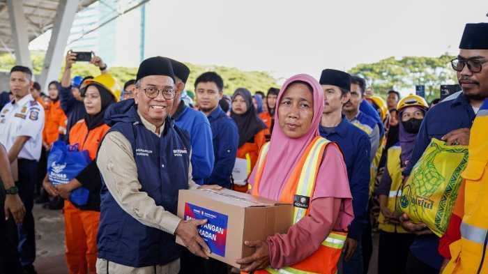 Bosowa Peduli dan Pemkot Makassar Salurkan 1.000 Paket Sembako untuk Petugas Layanan Publik