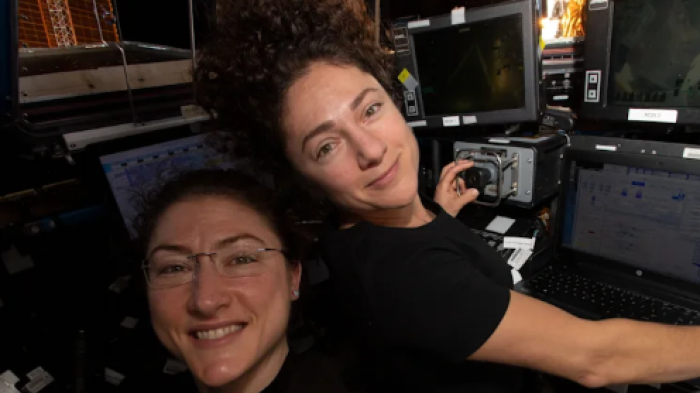 Dari ISS ke Orbit Bulan: Dua Astronaut Sahabat Buktikan Era Baru Perempuan di Antariksa