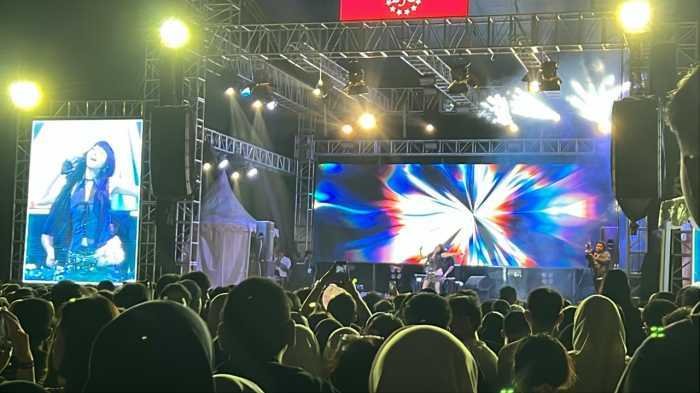 Kerennya Freedom 250, Tenxi ft Indah Kus Bikin Penonton Histeris dan Nyanyi Bareng