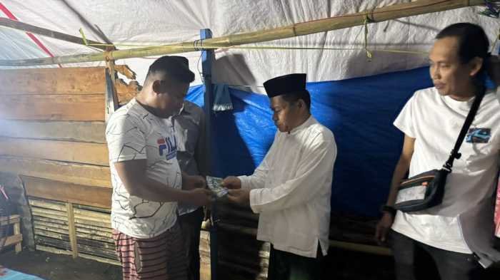 LAZ Hadji Kalla Bagikan Voucher Belanja ke Korban Kebakaran di Polman