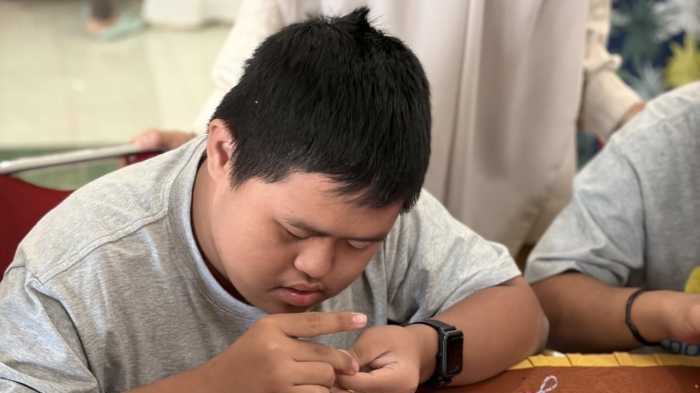 Peringati Hari Down Syndrome, GMTD Latih 75 Anak Buat Gantungan Kunci