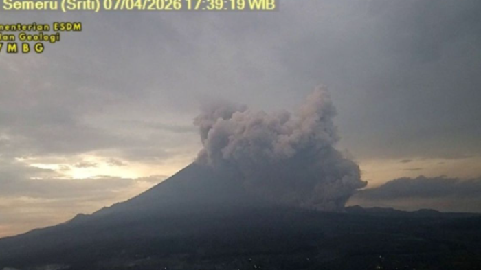Awan Panas Semeru Meluncur 4,5 Km, Zona Sungai Jadi Ancaman Tersembunyi