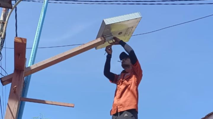 40 Lampu Jalan Kini Terpasang di Kepulauan Makassar, Gunakan Tenaga Surya